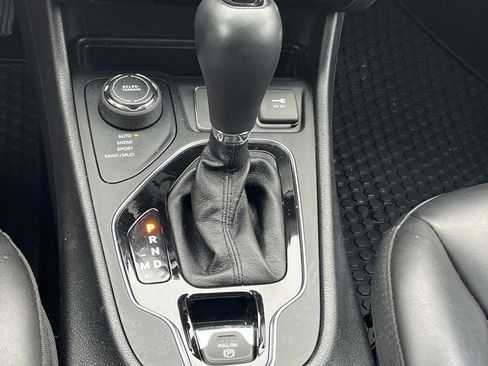 Used 2020 Jeep Cherokee Latitude Plus image 25