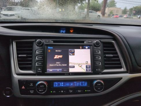 Used 2015 Toyota Highlander Limited FWD image 14