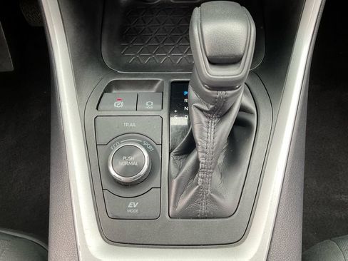 Used 2024 Toyota RAV4 XLE AWD/4WD image 36