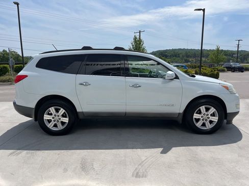 Used 2009 Chevrolet Traverse LT FWD image 18