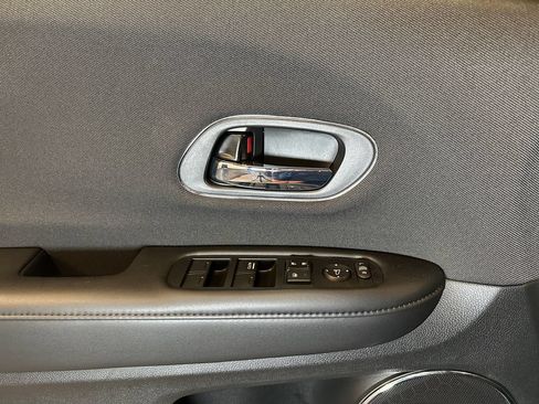 Used 2022 Honda HR-V EX image 19