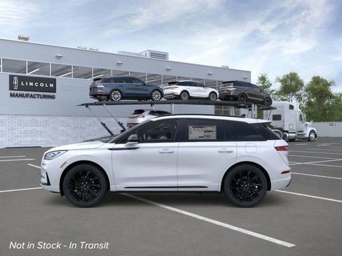 New 2026 Lincoln Corsair Reserve w/ Jet Appearance Package image 3