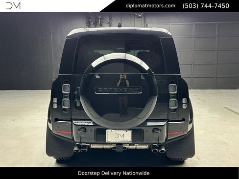 Used 2025 Land Rover Defender 110 V8 image 5