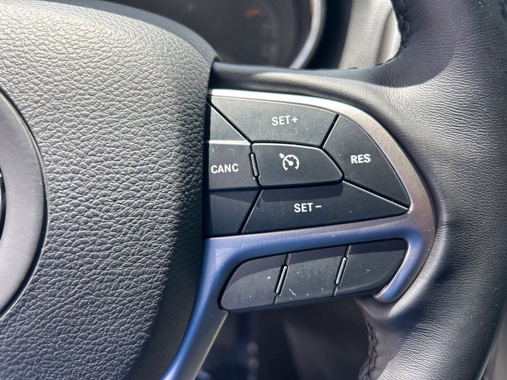 Certified 2019 Jeep Grand Cherokee Laredo RWD image 42