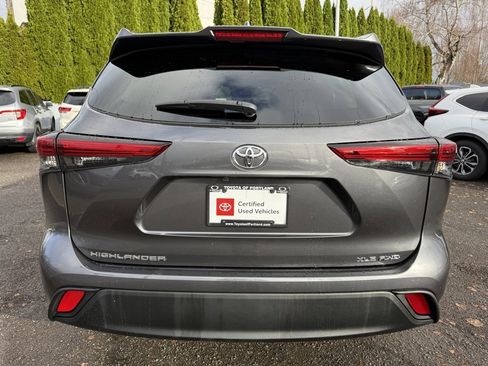 Used 2023 Toyota Highlander XLE image 6