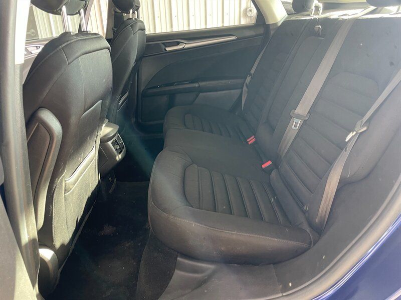 Used 2015 Ford Fusion SE FWD image 16