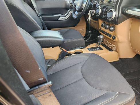 Used 2013 Jeep Wrangler Unlimited Sahara AWD/4WD image 13
