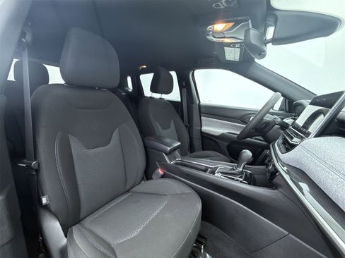 Used 2024 Jeep Compass Sport image 13