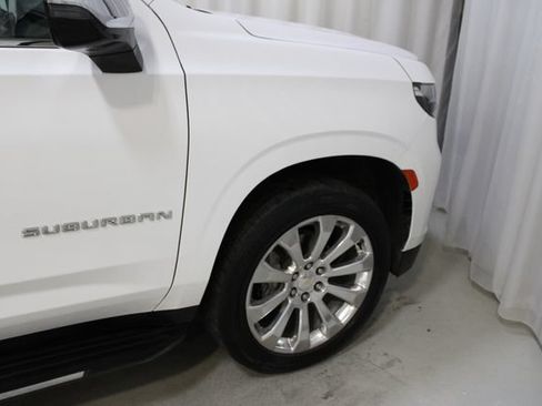 Used 2021 Chevrolet Suburban Premier AWD/4WD image 40