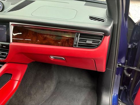 Used 2022 Porsche Macan S image 25