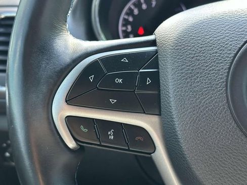 Used 2019 Jeep Grand Cherokee Laredo image 12