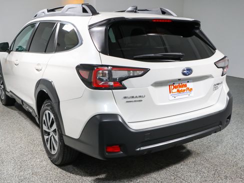 Used 2024 Subaru Outback Premium AWD/4WD image 9