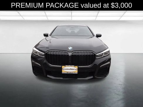 Used 2022 BMW 740i xDrive w/ M Sport Package AWD/4WD image 3