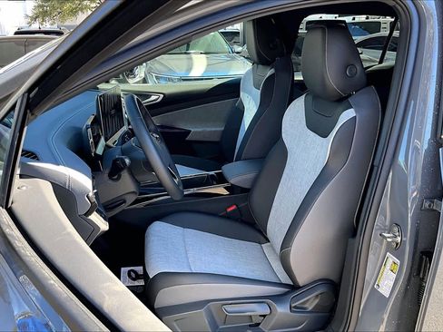 New 2026 Volkswagen ID.4 Pro image 9