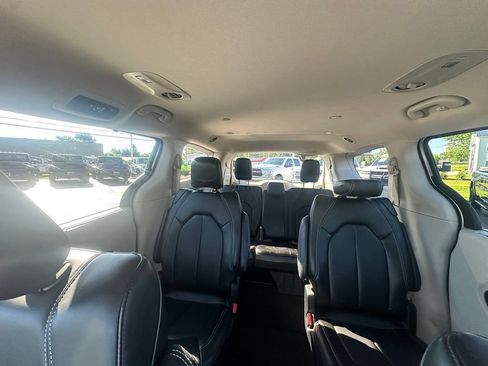 Used 2023 Chrysler Pacifica Touring-L FWD image 26