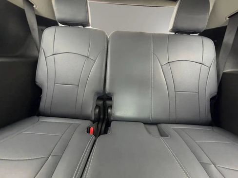 Used 2018 Buick Enclave Essence AWD/4WD image 17