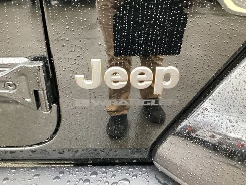 New 2025 Jeep Wrangler Unlimited Rubicon 392 image 10