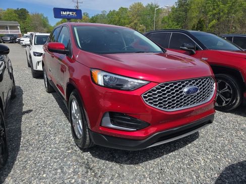 Used 2023 Ford Edge SEL image 2