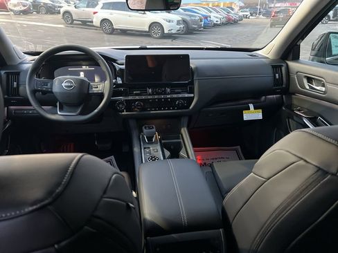 New 2026 Nissan Pathfinder Platinum image 34