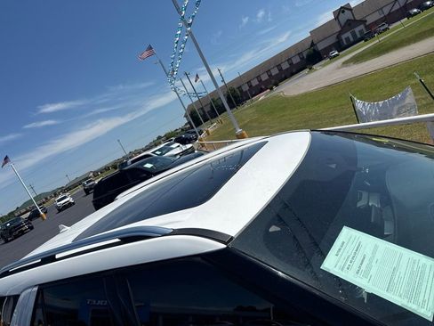 Used 2022 Ford Explorer Platinum w/ Equipment Group 601A AWD/4WD image 6