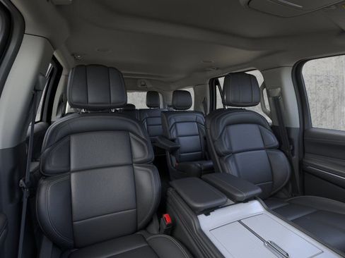 New 2026 Lincoln Navigator Premiere AWD/4WD image 10