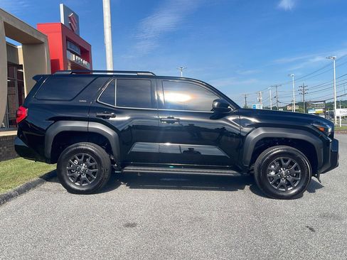 Used 2026 Toyota 4Runner SR5 AWD/4WD image 8