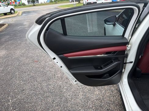 Used 2023 MAZDA MAZDA3 s FWD image 12