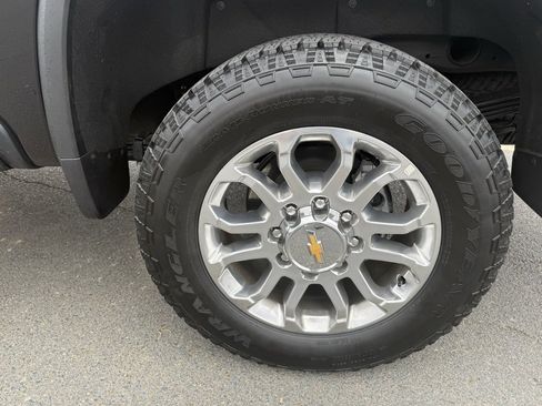 Used 2025 Chevrolet Silverado 2500 LT w/ Z71 Chrome Sport Edition image 11