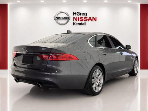 Used 2017 Jaguar XF Premium RWD image 4