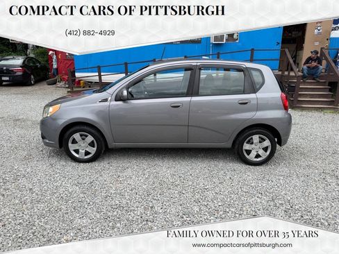 Used 2010 Chevrolet Aveo5 LT w/ Power and Convenience Package FWD image 1