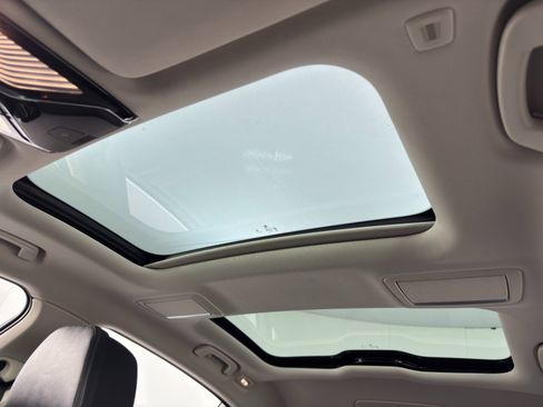 Used 2020 BMW 740i w/ Premium Package image 11