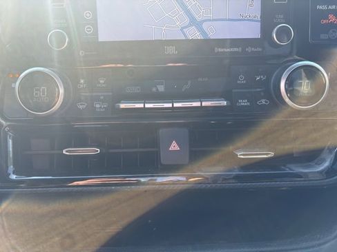 Used 2021 Toyota Highlander XSE image 17