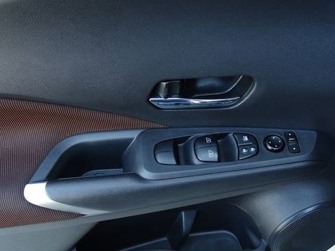 Used 2022 Nissan Kicks SR image 21