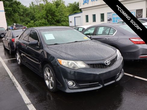 Used 2014 Toyota Camry SE FWD image 1