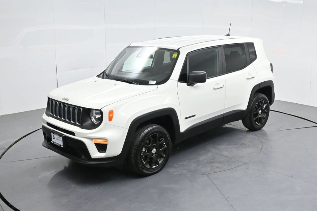 Used 2023 Jeep Renegade Latitude AWD/4WD image 9