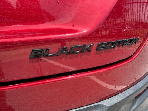 Used 2025 Honda Pilot Black Edition image 8
