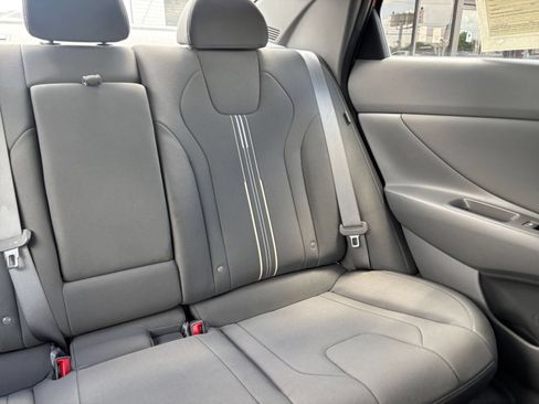 Used 2025 Hyundai Elantra SEL FWD image 38