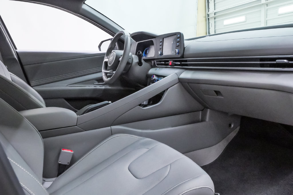 Certified 2026 Hyundai Elantra Sport FWD image 12
