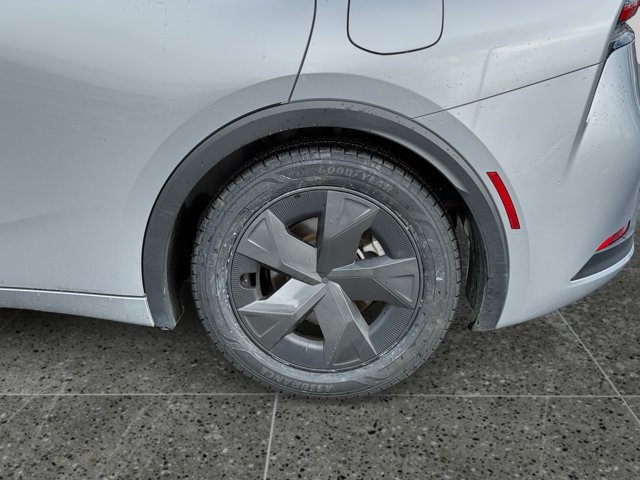 Used 2025 Toyota Prius LE FWD image 11