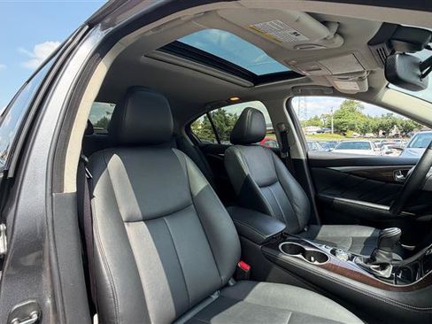 Used 2018 INFINITI Q50 Luxe w/ Essential Package (3.0T Luxe) AWD/4WD image 19