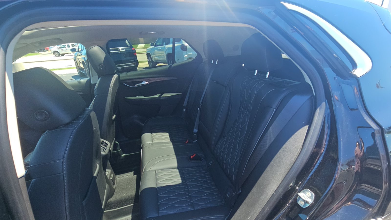 Used 2023 Buick Envision Avenir AWD/4WD image 27