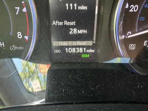 Used 2017 Toyota Highlander SE image 14