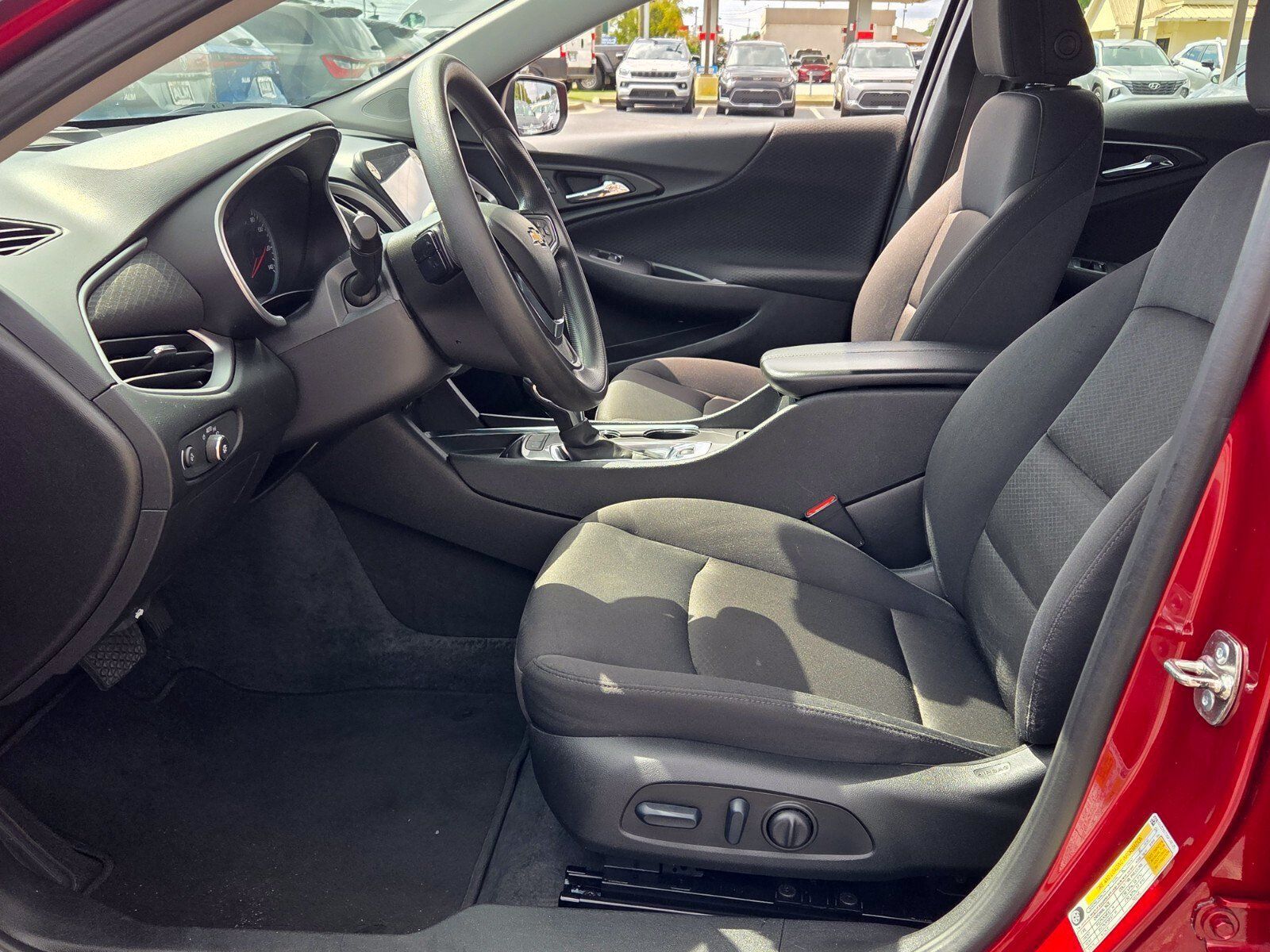 Used 2025 Chevrolet Malibu LT FWD image 5