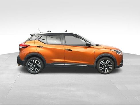 Used 2018 Nissan Kicks SR w/ Exterior Package FWD image 6