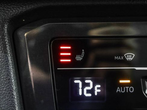 Used 2023 Volkswagen Tiguan SE w/ Panoramic Sunroof Package image 10