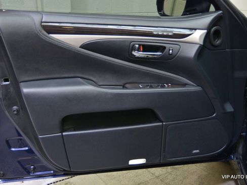 Used 2013 Lexus LS 460 w/ Comfort Pkg RWD image 7