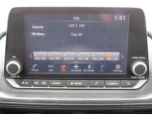 Used 2023 Nissan Rogue SV w/ SV Premium B Package image 23