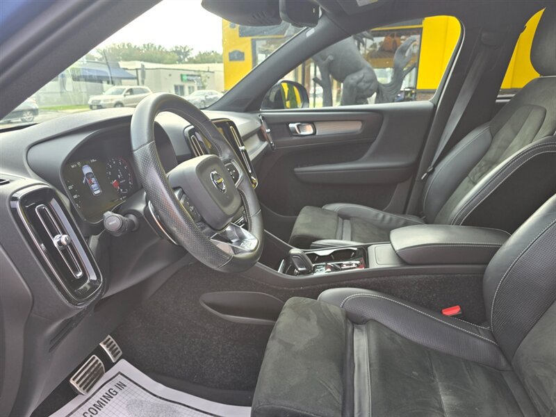 Used 2020 Volvo XC40 T5 R-Design w/ Protection Package Premier AWD/4WD image 16