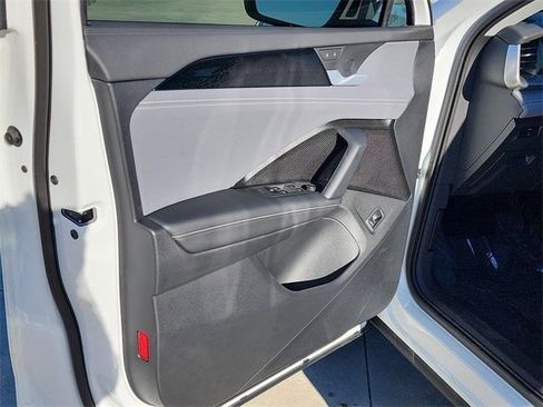 New 2026 Volkswagen Tiguan SE image 10