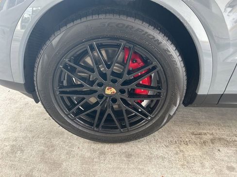 Used 2025 Porsche Cayenne S image 15